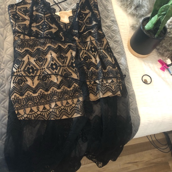 Black Lace Gown. Perfect condition - Picture 3 of 4